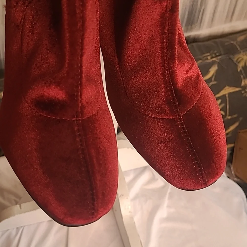 Yoki Womens 8.5 burgundy velvet stud knee high heel luxurious boots